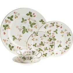 Wedgwood Wild Strawberry 5Pc Place Setting With $25 Credit Dinner Set