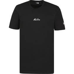 New Era Essential Script Tee - Svart
