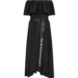 Copenhagen Muse Molly Off-Shoulder Kjole Black