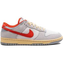 NIKE Dunk Low M - Sail/Photon Dust/Light Smoke Grey/Picante Red