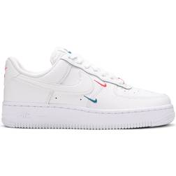 NIKE Air Force 1 '07 Essential W - Summit White/Solar Red