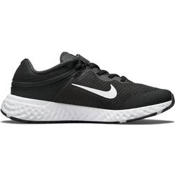 Nike Revolution 6 FlyEase 4E GSV - Black/Dark Smoke Grey/White