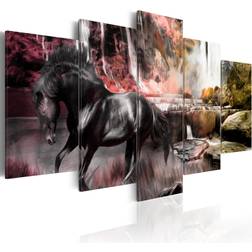 Artgeist Black horse on crimson sky background Billede