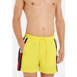 Tommy Hilfiger Badeshorts UM0UM02730 Gelb Slim Fit