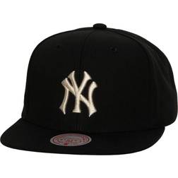 Mitchell & Ness New York Yankees Cooperstown Collection True Classics Snapback Hat