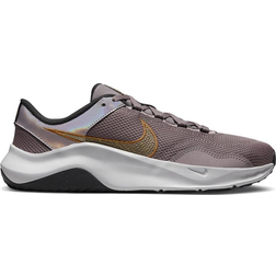 Nike Legend Essential 3 Next Nature Premium W - Purple Smoke/Metallic Gold/Dk Smoke Grey