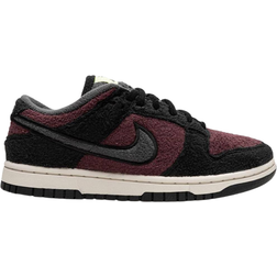 Nike Dunk Low SE W - Burgundy Crush/Black/White/Dark Smoke Grey