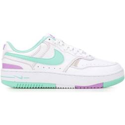 NIKE Gamma Force W - White/Rush Fuchsia/Emerald Rise