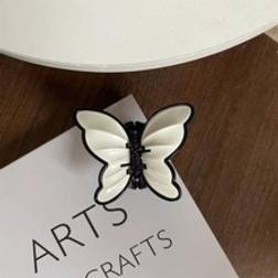 Shein 1pc Women Butterfly Fashion Hair Claw For