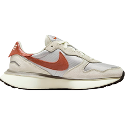 NIKE Phoenix Waffle W - Light Bone/Light Smoke Grey/Light Iron Ore/Rugged Orange