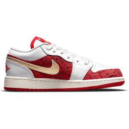 NIKE Air Jordan Low SE Spades GS - White/University Red/Metallic Gold