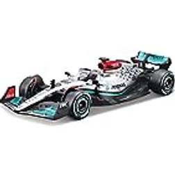 BBurago Mercedes AMG Petronas F1 team W13 2022 Modellbil i skala 1:43, 63 George Russel, med förare, hårt fodral, silver 18-38066R