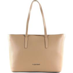 Valentino Bags Handväska Special Martu VBS5UD01 Beige 005 8054942242112 1689.00