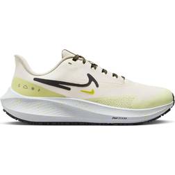 Nike Pegasus 39 Shield W - Pale Ivory/Neutral Olive/Luminous Green/Black