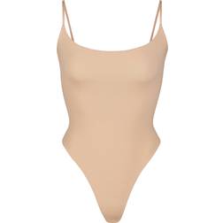 SKIMS Fits Everybody Cami Bodysuit - Clay