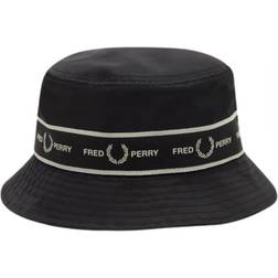 Fred Perry Svart Graphic T Black Bucket Hatt