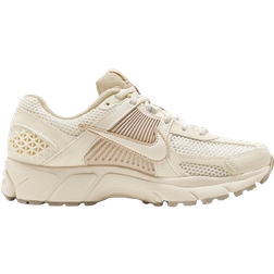 NIKE Zoom Vomero 5 W - Pale Ivory/Sand Drift