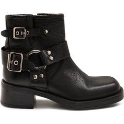 Pavement Zevil Structure - Black