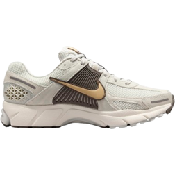 NIKE Zoom Vomero 5 W - Light Bone/Ironstone/Phantom/Sesame