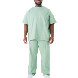 boohooMAN Plus Oversized T-shirt & Relaxed Jogger Interlock Set - Sage