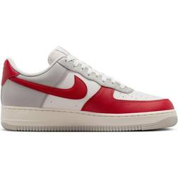 Nike Air Force 1 '07 LV8 M - Light Iron Ore/Pale Ivory/Phantom/Gym Red