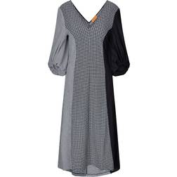 Stine Goya Threequarter Sleeve Midi Dress, 2247 Patchwork Jersey Dam Midiklänningar Från Magasin Black White