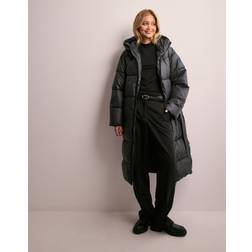 Nelly Svart Long Puffer Coat