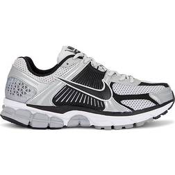 NIKE Zoom Vomero 5 M - Metallic Silver/Pure Platinum/White/Black