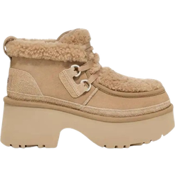 UGG Classic New Heights Lace Up - Sand
