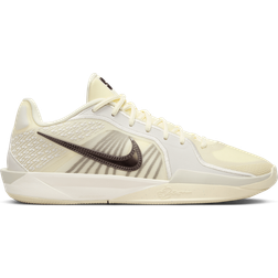 NIKE Sabrina 2 W - Coconut Milk/Light Bone/Sail/Baroque Brown