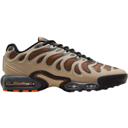 NIKE Air Max Plus Drift M - Khaki/Dark Smoke Grey/Sanddrift/Hyper Crimson