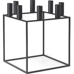 by Lassen Kubus Lysestage 8 Sort Fyrfadsstage