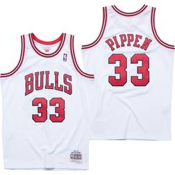 Mitchell & Ness Men's Chicago Bulls Scottie Pippen 1997 Swingman Jersey