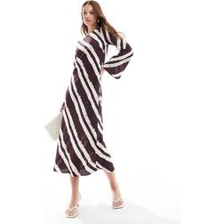 New Look Long Sleeve Crew Neck Midi Dress - Brown Stripe