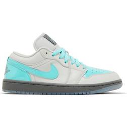 Nike Air Jordan 1 Low SE W - Photon Dust/Smoke Grey/Glacier Blue/Aurora Green