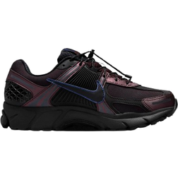 NIKE Zoom Vomero 5 W - Burgundy Crush/Midnight Navy/Black