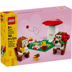 LEGO Hedgehog Picnic Date 40711