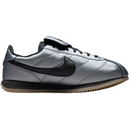 Nike Cortez SE M - Metallic Cool Grey/Gum Dark Brown/Black
