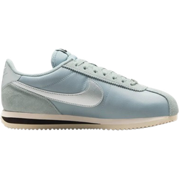 NIKE Cortez Textile W - Light Pumice/Light Orewood Brown/Black/Metallic Silver