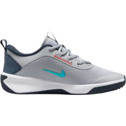 Nike Omni Multi-Court GS - Wolf Grey/Bright Crimson/Dusty Cactus/Thunder Blue