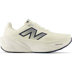 New Balance Fresh Foam X More v5 - Beige/Navy