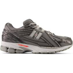 New Balance 1906 Unisex Shoe - Grey/Red