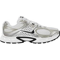 Nike Men's V5 Rnr Sneakers - White
