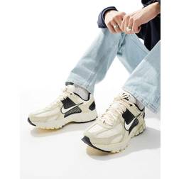 Nike Zoom Vomero 5 Sneakers - Cremehvide/Sorte