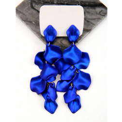 Shein Pair Of Baroque Style Petal Pendant Earrings