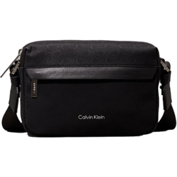 Calvin Klein Axelremsväska