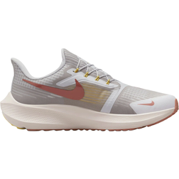 Nike Air Zoom Pegasus 39 FlyEase W - Iris Whisper/Light Madder Root/Summit White/Madder Root