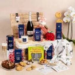 The British Hamper Company The New Parents Celebration Hamper 15 pcs