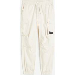 H&M Cargo-Joggpants aus Baumwolle Relaxed Fit - Cremefarben