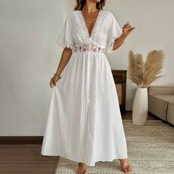 Shein Damen Große Größen Kleid Mit Floraler Stickerei Und V-Ausschnitt - Kurzarm